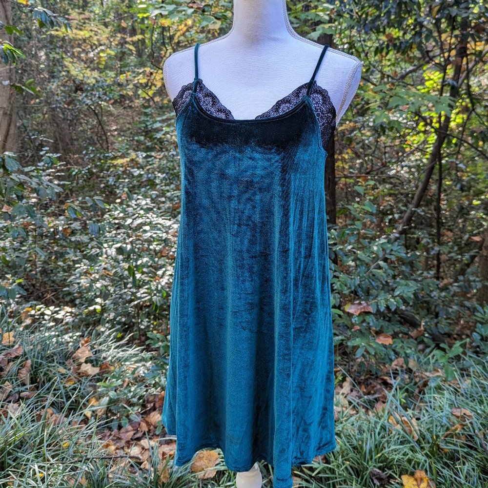 ANTHROPOLOGIE Maronie Velvet Mini Slip Dress in Emerald Green Size Medium NWOT